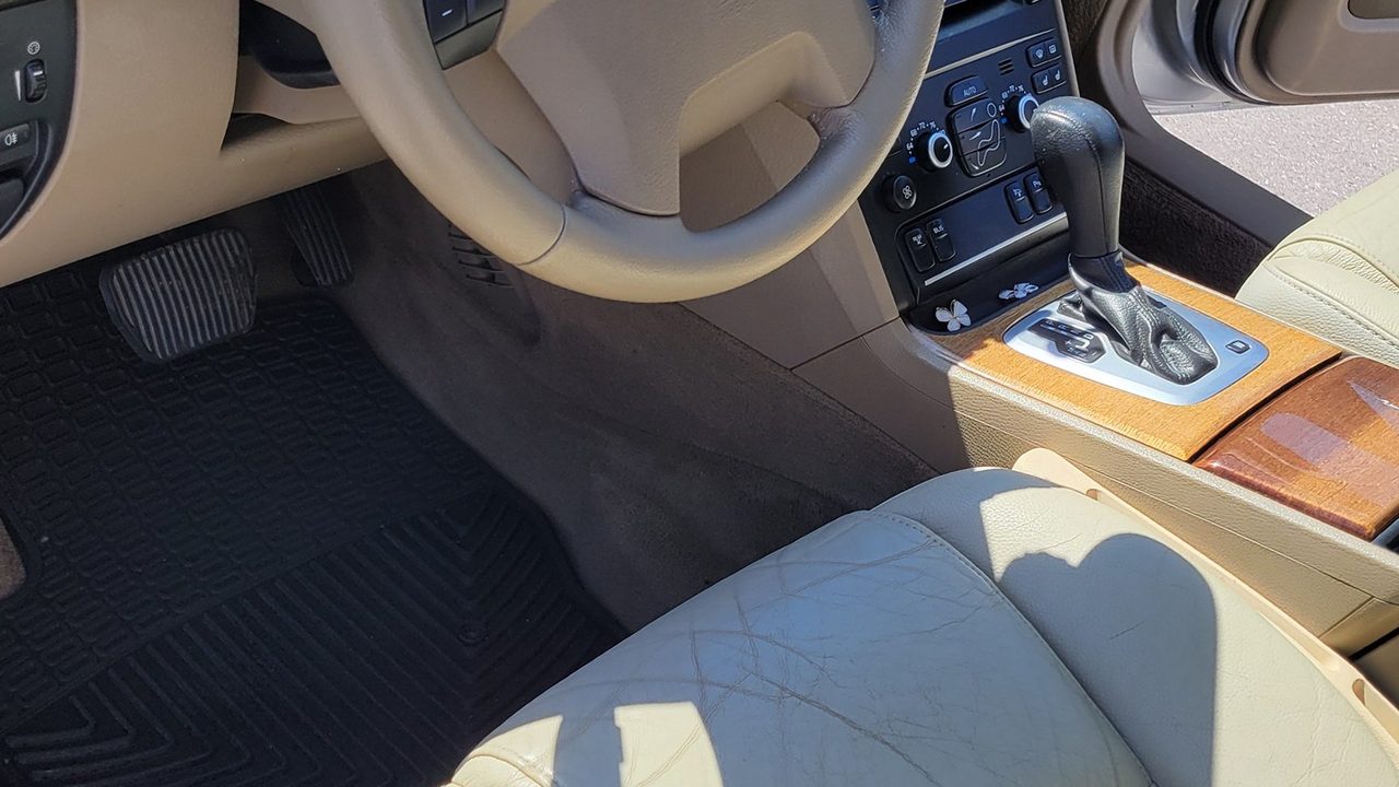 Vehicle cabin and footwell inspected before odor-source cleaning and treatment